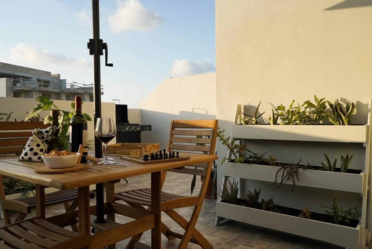 Cosy Designer Seaview Penthouse With Terrace & Bbq Leilighet San Pawl il-Baħar Eksteriør bilde
